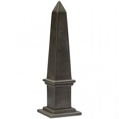 Grå obelisk i keramik hos Longcoast Living.