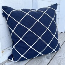 Fishnet Cushion Cover från Strong Home i somrig stil