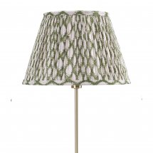 Plosserad rund lampskärm från Chamois.