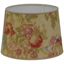Lampskärm i tyget Gardiners Bay Floral från Ralph Lauren.