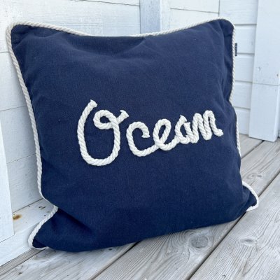 Ocean Cushion Cover från Strong Home i somrig stil