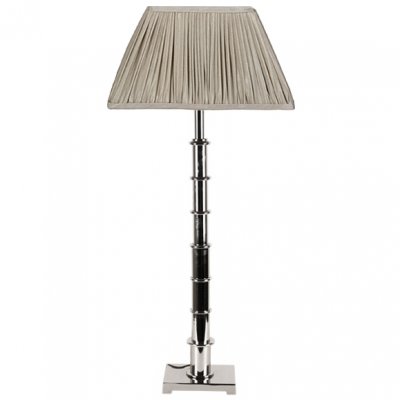 Lampa silver brooklyn med plisserad lampskarm.