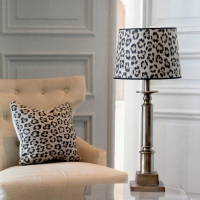 Lampskärm Bacara Leopard i tyg från Ralph Lauren från Hallbergs.